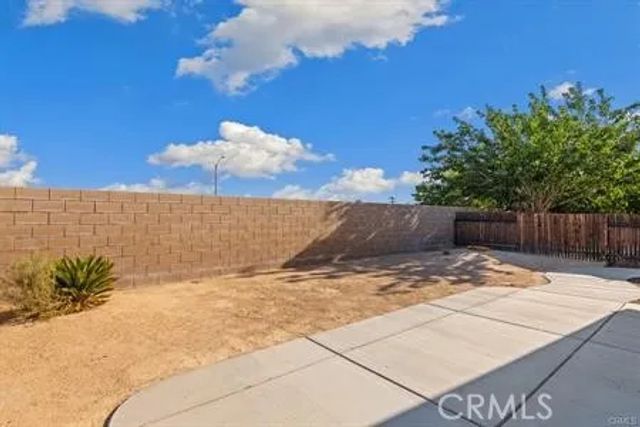 12050 Goldoak Court, Victorville, CA 92392