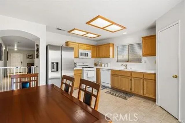 12050 Goldoak Court, Victorville, CA 92392