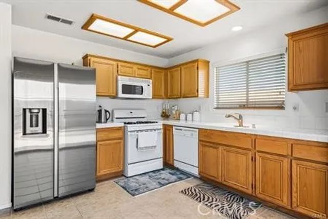 12050 Goldoak Court, Victorville, CA 92392