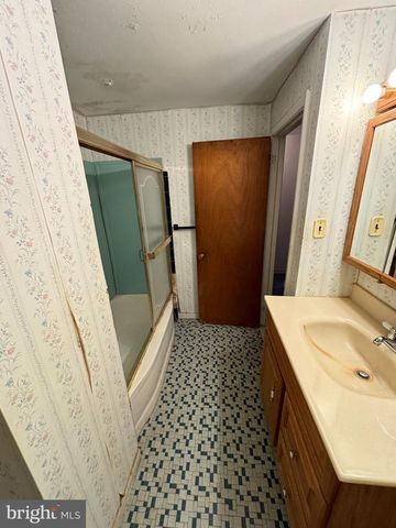 217 EMERALD LN, Media, PA 19063