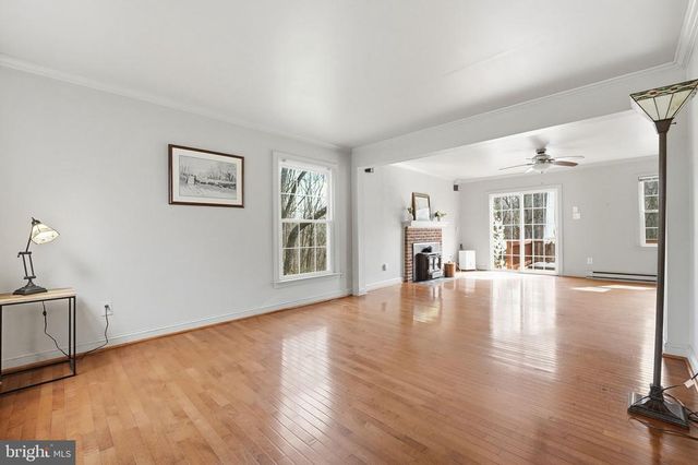 8277 LOCK LN, Warrenton, VA 20186