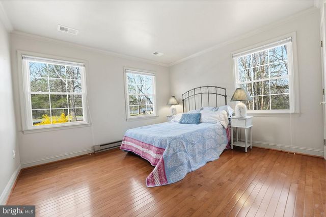 8277 LOCK LN, Warrenton, VA 20186