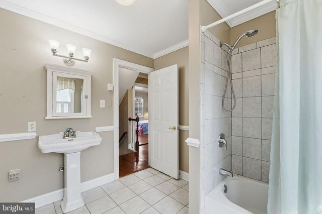 8277 LOCK LN, Warrenton, VA 20186