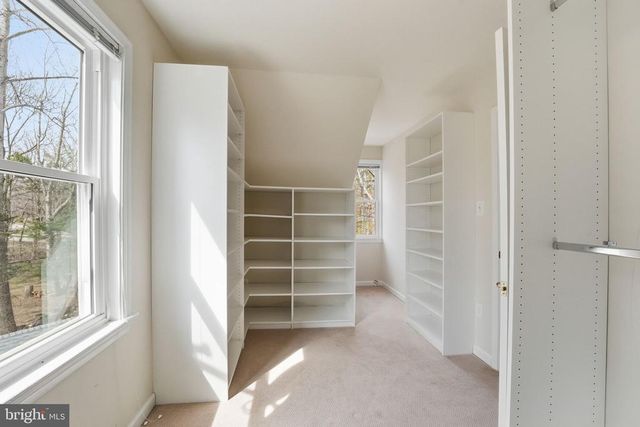 8277 LOCK LN, Warrenton, VA 20186