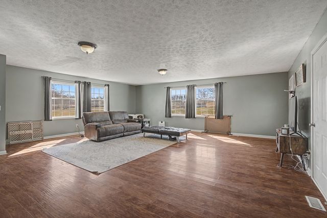 4016 Bentle Dr, Westmoreland, TN 37186