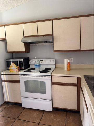 2422 KING OAK COURT, St Cloud, FL 34769