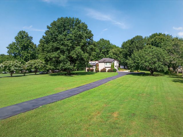 12 Diemer Rd, Fayetteville, TN 37334