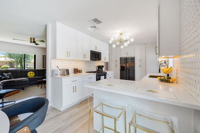 2227 Paseo Roseta, Palm Springs, CA 92262