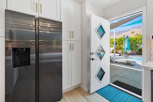 2227 Paseo Roseta, Palm Springs, CA 92262