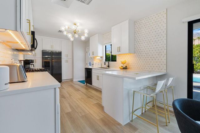 2227 Paseo Roseta, Palm Springs, CA 92262