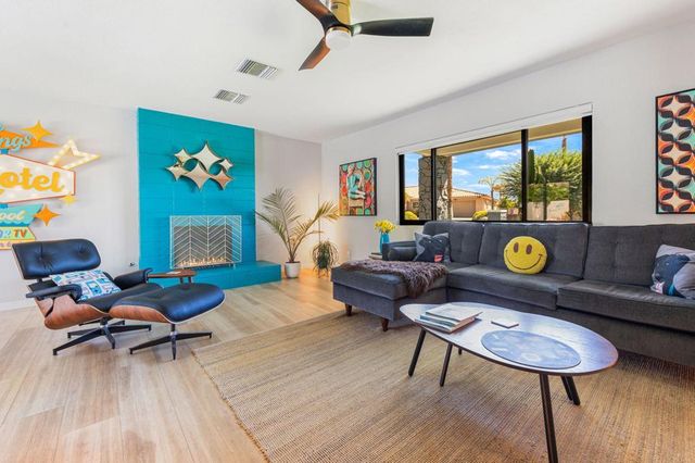 2227 Paseo Roseta, Palm Springs, CA 92262