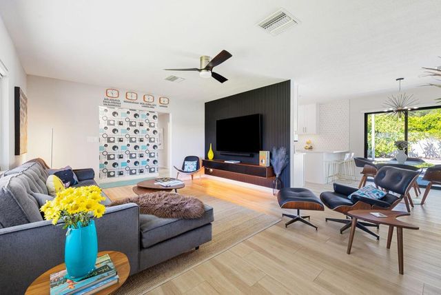 2227 Paseo Roseta, Palm Springs, CA 92262