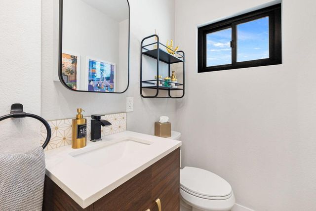 2227 Paseo Roseta, Palm Springs, CA 92262