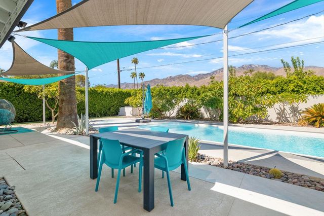 2227 Paseo Roseta, Palm Springs, CA 92262
