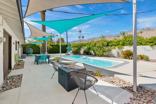 2227 Paseo Roseta, Palm Springs, CA 92262
