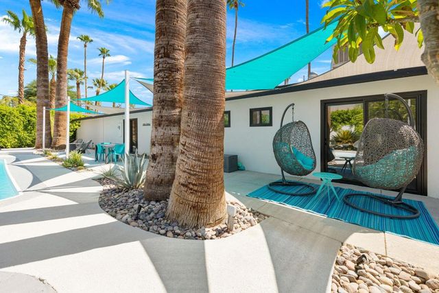 2227 Paseo Roseta, Palm Springs, CA 92262