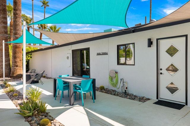 2227 Paseo Roseta, Palm Springs, CA 92262