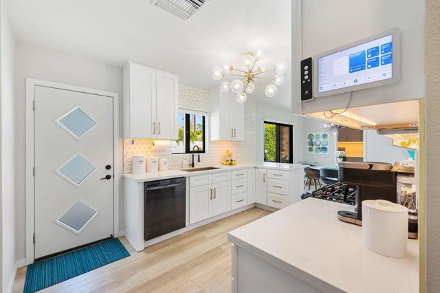 2227 Paseo Roseta, Palm Springs, CA 92262