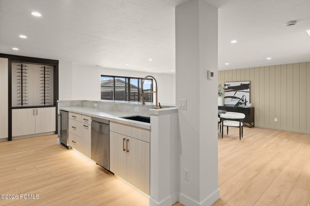 1332 S Canterbury Drive, Salt Lake City, UT 84108