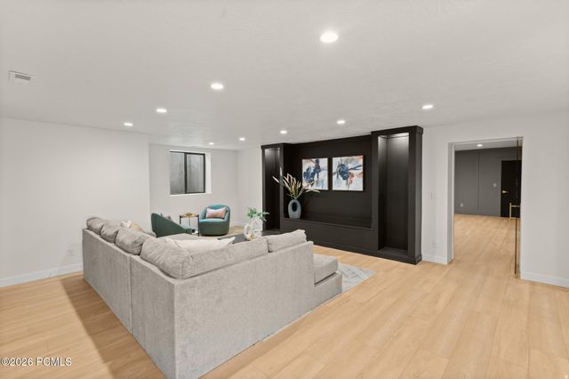 1332 S Canterbury Drive, Salt Lake City, UT 84108