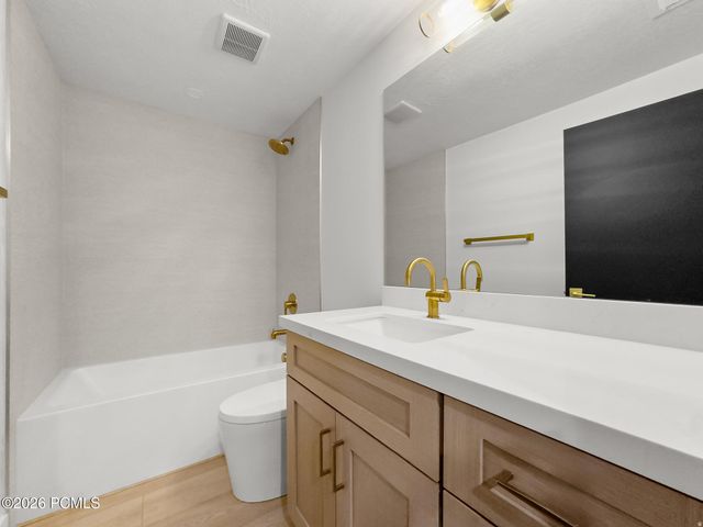 1332 S Canterbury Drive, Salt Lake City, UT 84108