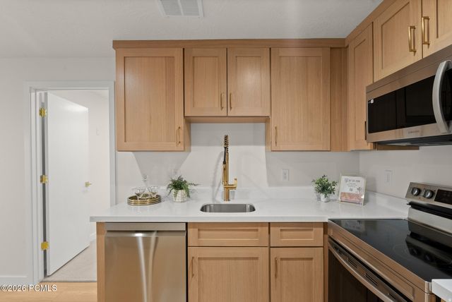 1332 S Canterbury Drive, Salt Lake City, UT 84108