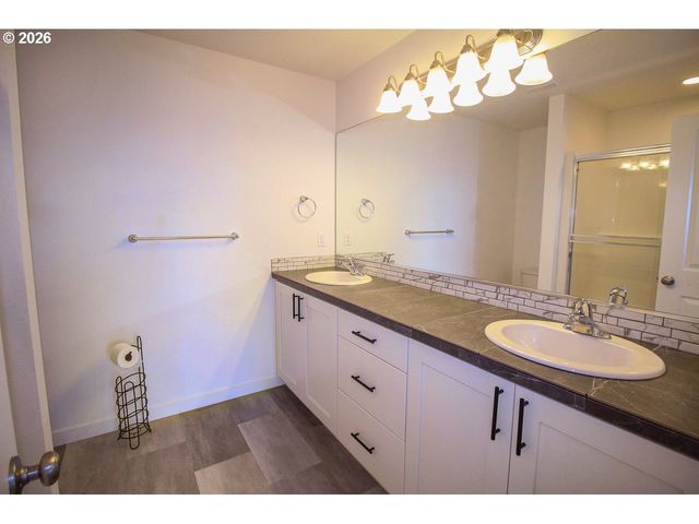 842 S 22ND Ave, Cornelius, OR 97113