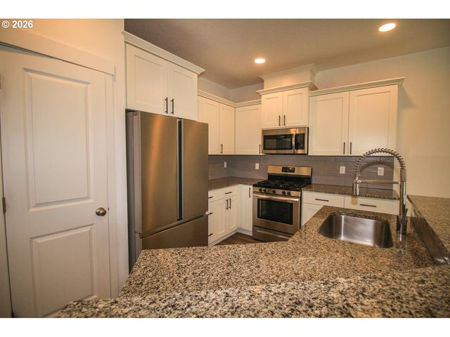 842 S 22ND Ave, Cornelius, OR 97113