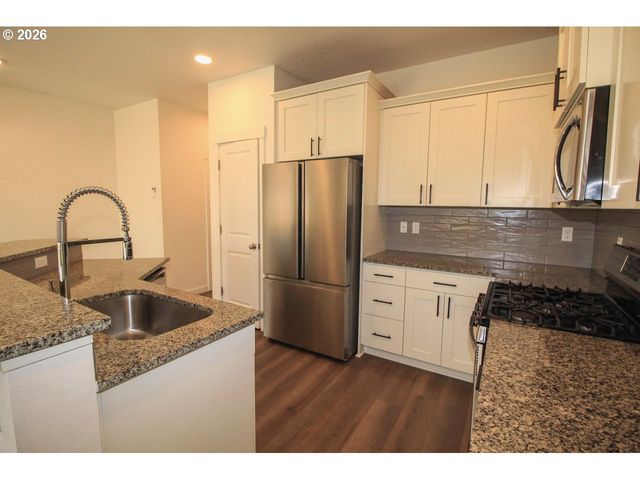 842 S 22ND Ave, Cornelius, OR 97113