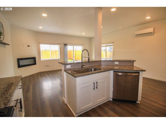 842 S 22ND Ave, Cornelius, OR 97113