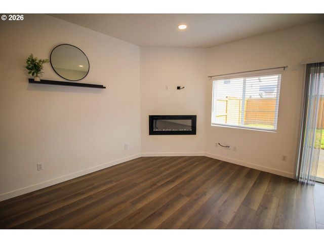 842 S 22ND Ave, Cornelius, OR 97113