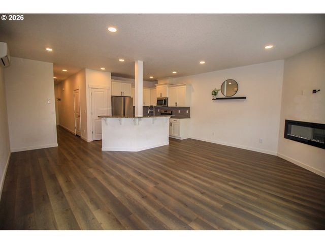 842 S 22ND Ave, Cornelius, OR 97113