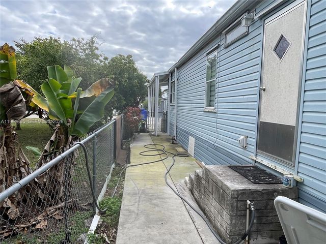 19800 SW 180th Ave UNIT 132, Miami, FL 33187