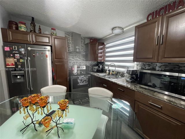 19800 SW 180th Ave UNIT 132, Miami, FL 33187