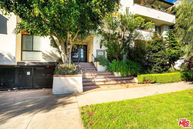 11755 Montana Avenue 201, Los Angeles, CA 90049