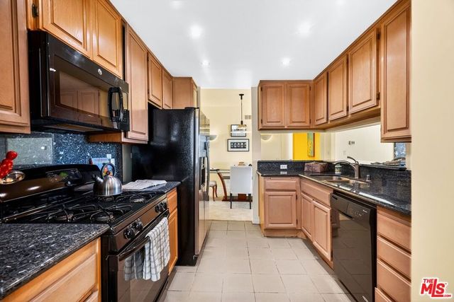 11755 Montana Avenue 201, Los Angeles, CA 90049