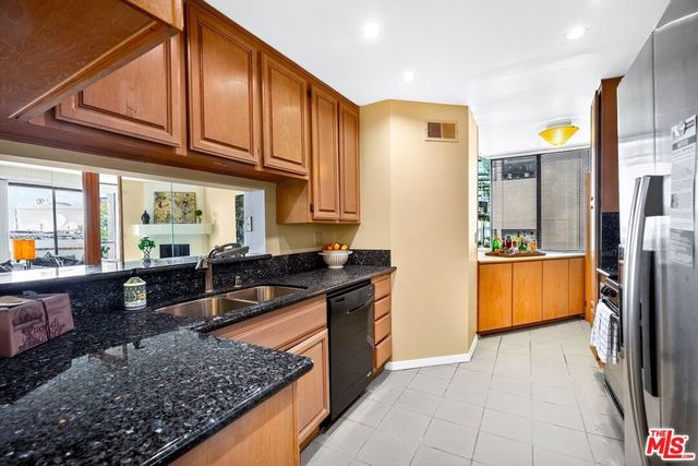 11755 Montana Avenue 201, Los Angeles, CA 90049