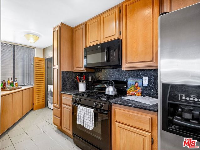 11755 Montana Avenue 201, Los Angeles, CA 90049