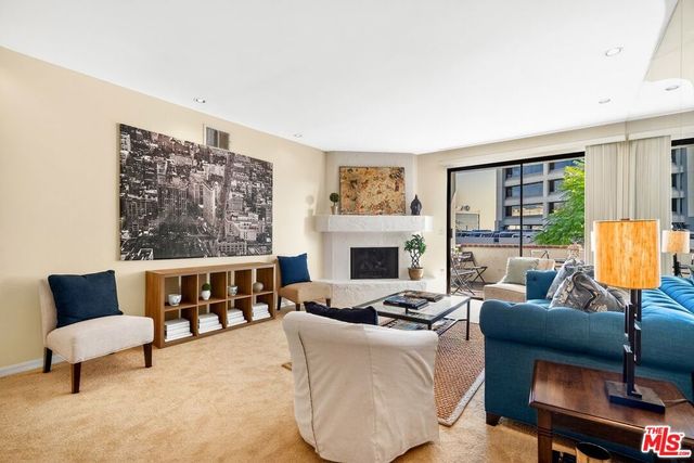 11755 Montana Avenue 201, Los Angeles, CA 90049