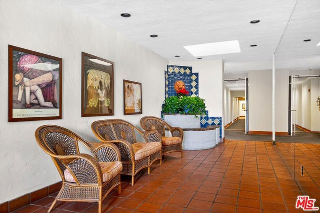 11755 Montana Avenue 201, Los Angeles, CA 90049