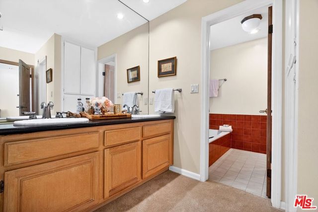 11755 Montana Avenue 201, Los Angeles, CA 90049