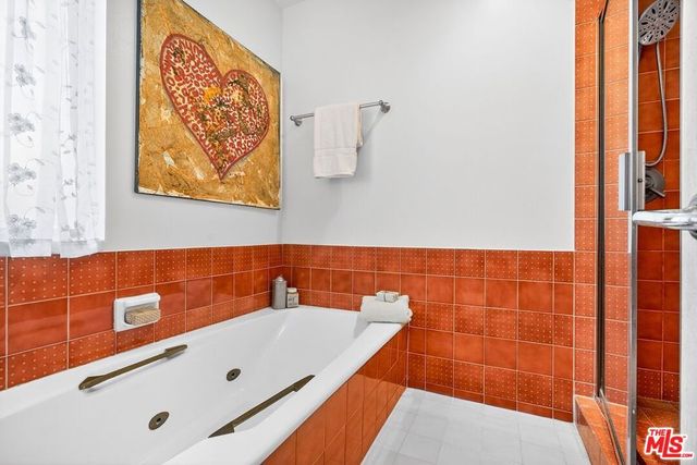 11755 Montana Avenue 201, Los Angeles, CA 90049