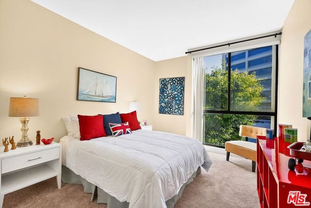 11755 Montana Avenue 201, Los Angeles, CA 90049