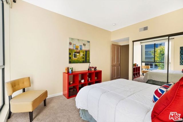 11755 Montana Avenue 201, Los Angeles, CA 90049