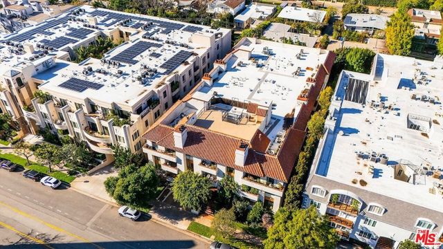 11755 Montana Avenue 201, Los Angeles, CA 90049