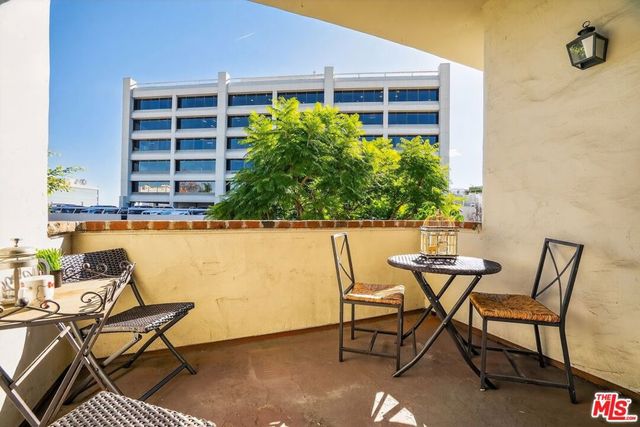 11755 Montana Avenue 201, Los Angeles, CA 90049