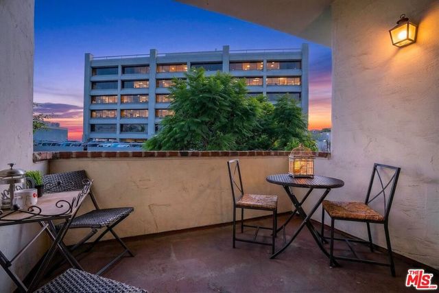 11755 Montana Avenue 201, Los Angeles, CA 90049