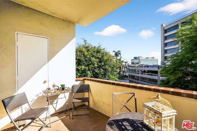 11755 Montana Avenue 201, Los Angeles, CA 90049