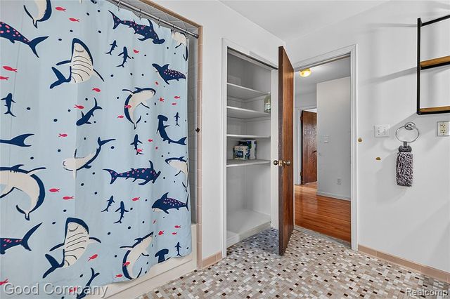 3870 Fernleigh Drive, Troy, MI 48083