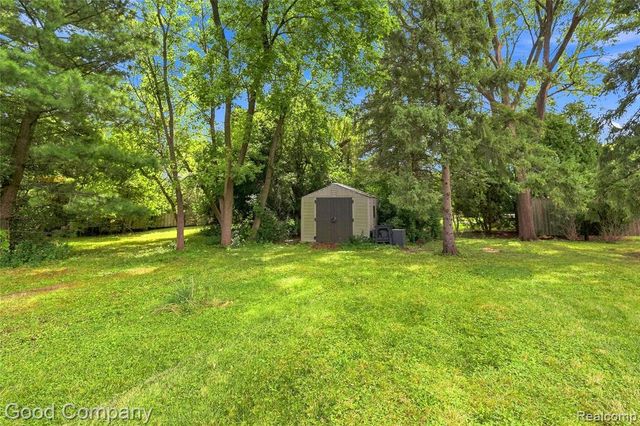 3870 Fernleigh Drive, Troy, MI 48083